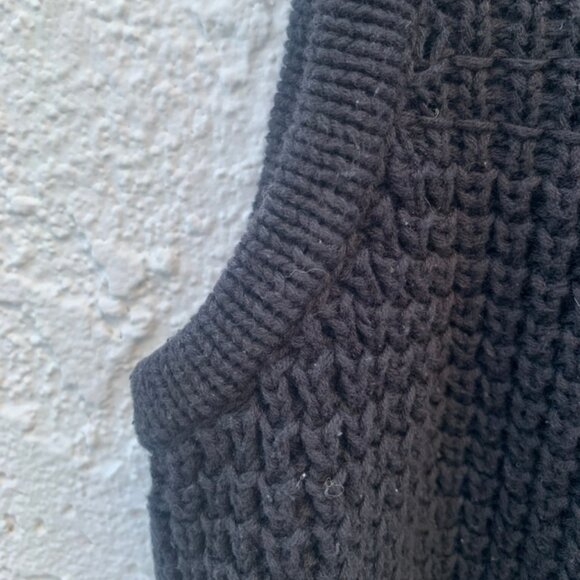 Black Cable Knit Sweater Vest - Picture 3 of 4